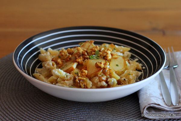 Pasta mit Ricotta, Birnen und karamellisierten Walnüssen