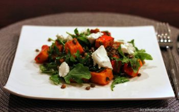 Kürbis-Linsen-Salat mit Ziegenfrischkäse und Rucola