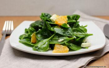Knackiger Babyspinat-Salat mit Orangen-Filets und Feta