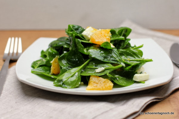 Babyspinat-Salat mit Orangenfilets und Feta