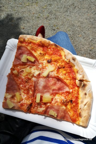 Pizza Hawaii Schnitte aus dem Paparazzi in Karlsruhe