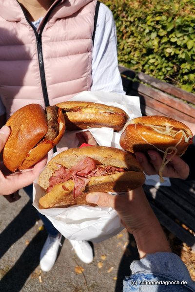 Pastrami-Sandwiches und Cevapcici-Burger von der Metzgerei Brath in Karlsruhe