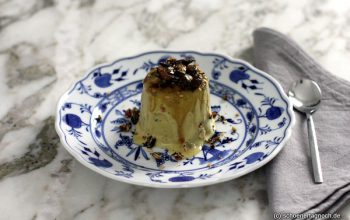 Raffiniertes Dessert: Semifreddo mit Kürbiskernkrokant