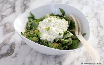 Zum Grillen: Couscous-Salat mit Minze, Salat und Hüttenkäse