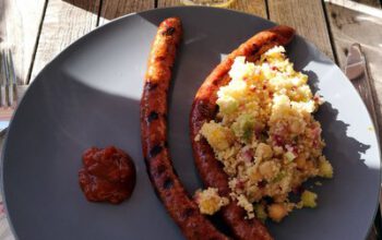 Zum Grillen: Kichererbsen-Couscous-Salat mit Mango, Sellerie und Limetten-Honig-Dressing
