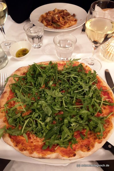Pizza Rucola im Restaurant Little Italy in Stuttgart
