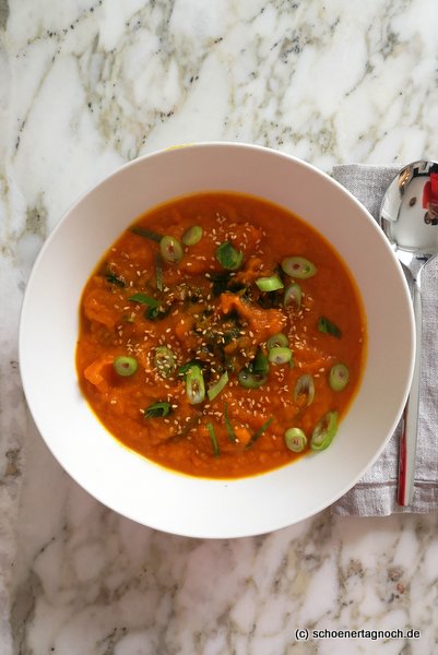 Kürbis-Miso-Suppe mit Spinat
