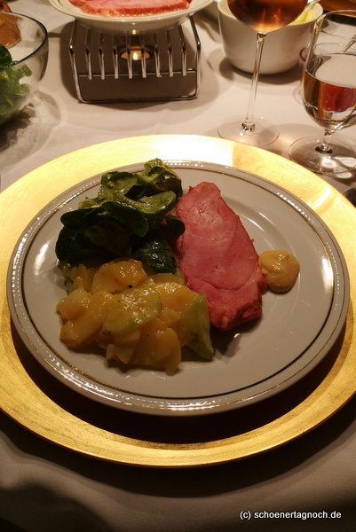 Schäufele mit Kartoffelsalat und Ackersalat an Heiligabend 2020