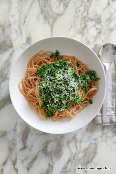 Spaghetti mit Grünkohl-Pesto