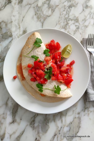 Ofen-Quesadillas mit Kürbis und Tomatensalsa