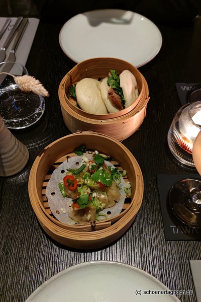 Bao Buns mit Schweinebauch und Dumplings mit Gemüse, Vorspeise im Restaurant Tawa Yama in Karlsruhe-Durlach