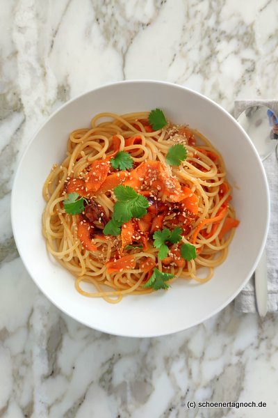 Spaghetti mit Miso-Möhren, veganes Rezept