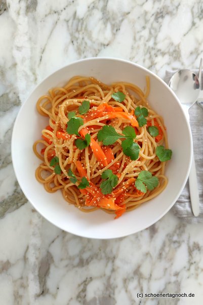 Spaghetti mit Miso-Möhren
