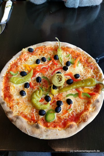 Pizza Vegetaria im Paparazzi im Filmpalast am ZKM in Karlsruhe