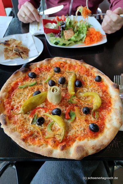 Pizza Vegetaria ohne Champignons im Paparazzi in Karlsruhe