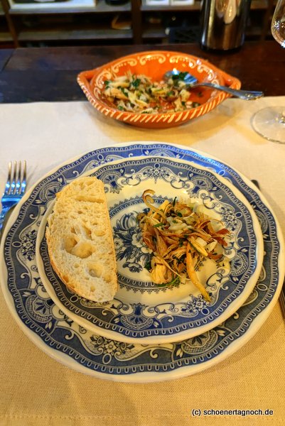 Salat mit gezupftem Kaninchenfleisch im Restaurant "A Cozinha do Manel" in Porto