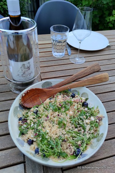 Couscous-Salat mit Rucola, Heidelbeeren und Feta