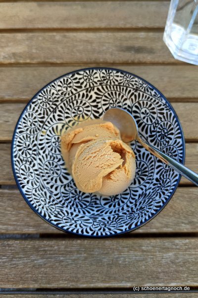 Karamell-Eis mit Fleur de Sel