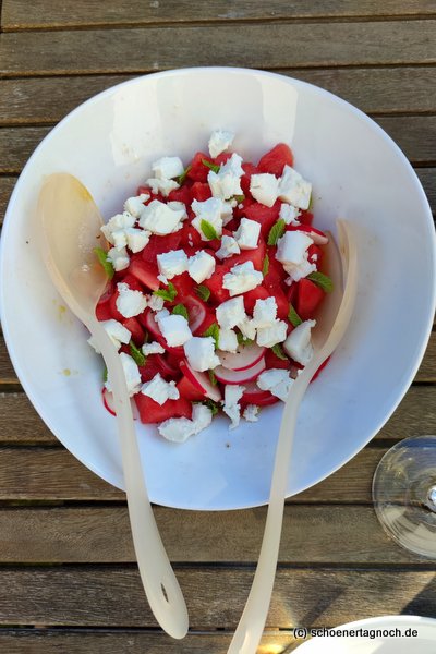 Wassermelonen-Radieschen-Salat mit Minze und Ziegenfrischkäse