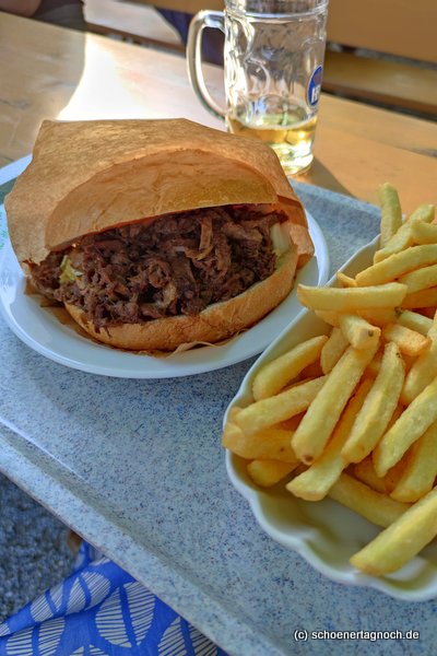 Ochsensemmel und Pommes im Taxisgarten in München