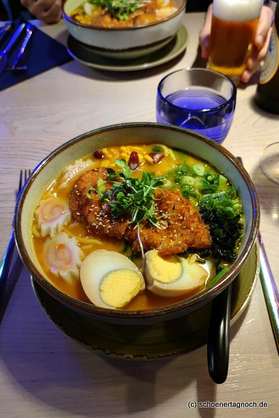 Udon-Nudelsuppe mit Hähnchen im Mikoto in Stuttgart