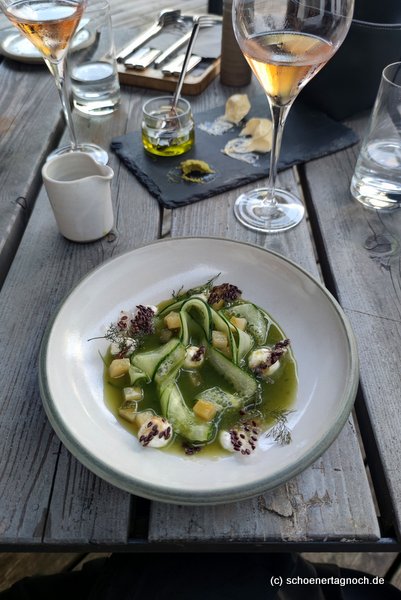 Kalte Gurkensuppe als Vorspeise im "freistil" in Ofterschwang