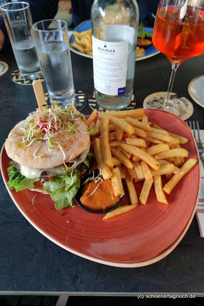 Burger mit Pommes im S´Handwerk in Sonthofen