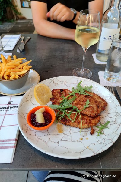 Schnitzel mit Pommes im S´Handwerk in Sonthofen