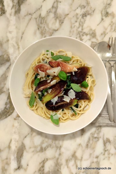 Spaghetti mit Spinat und frischen Feigen