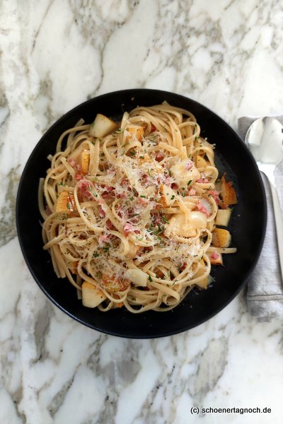 Tagliatelle mit Birnen, Speck und Rosmarin